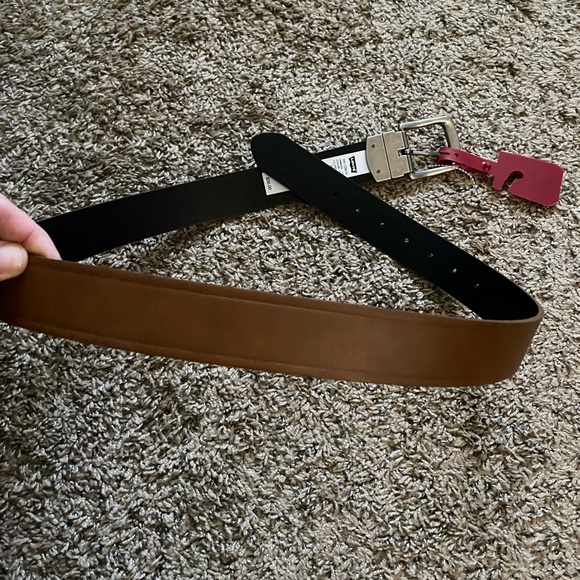 Mens Levi’s Reversible Belt - Picture 4 of 4